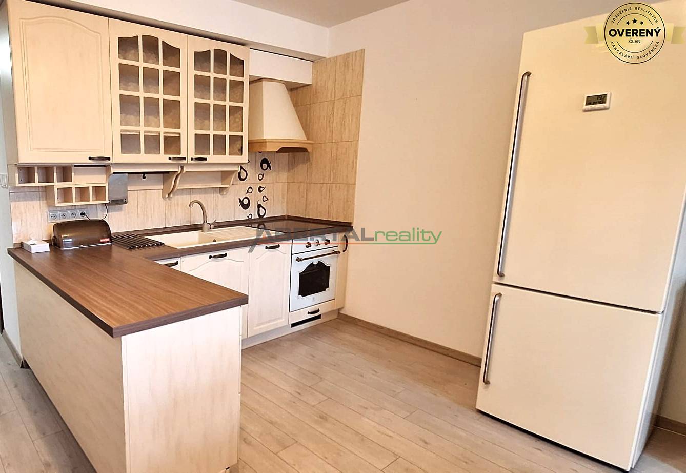 Predaj - Košice, Dargovských hrdinov, Furča, 4 izbový byt s parkovanim a terasou, kuchyňa.jpg