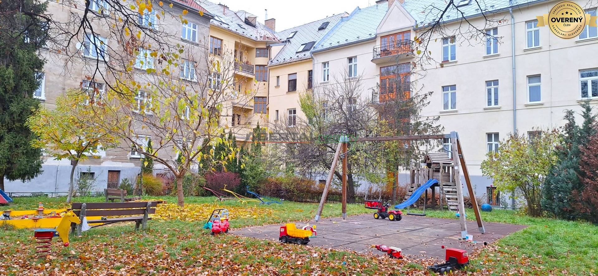 Predaj, 3 izbový byt, mezonet, Košice, Staré mesto, Sever, vnútro blok, detské ihrisko.jpg