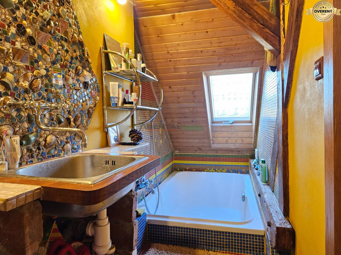 Predaj, 3 izbový byt, mezonet, Košice, Staré mesto, Sever, kúpeľňa.jpg