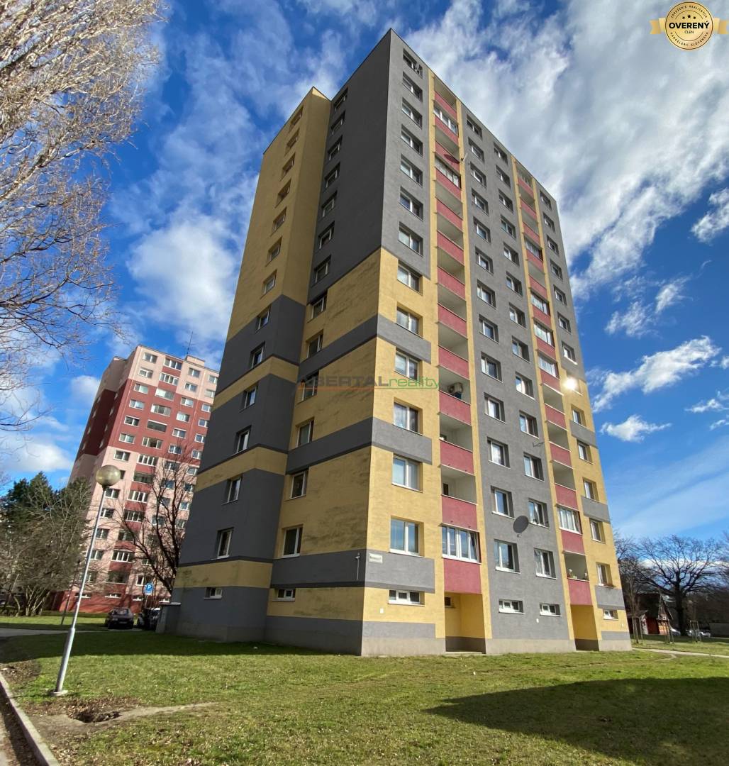 12 zateplený bytový dom po rekonštrukcii predaj Medveďovej Petržalka 3izb.byt.jpg