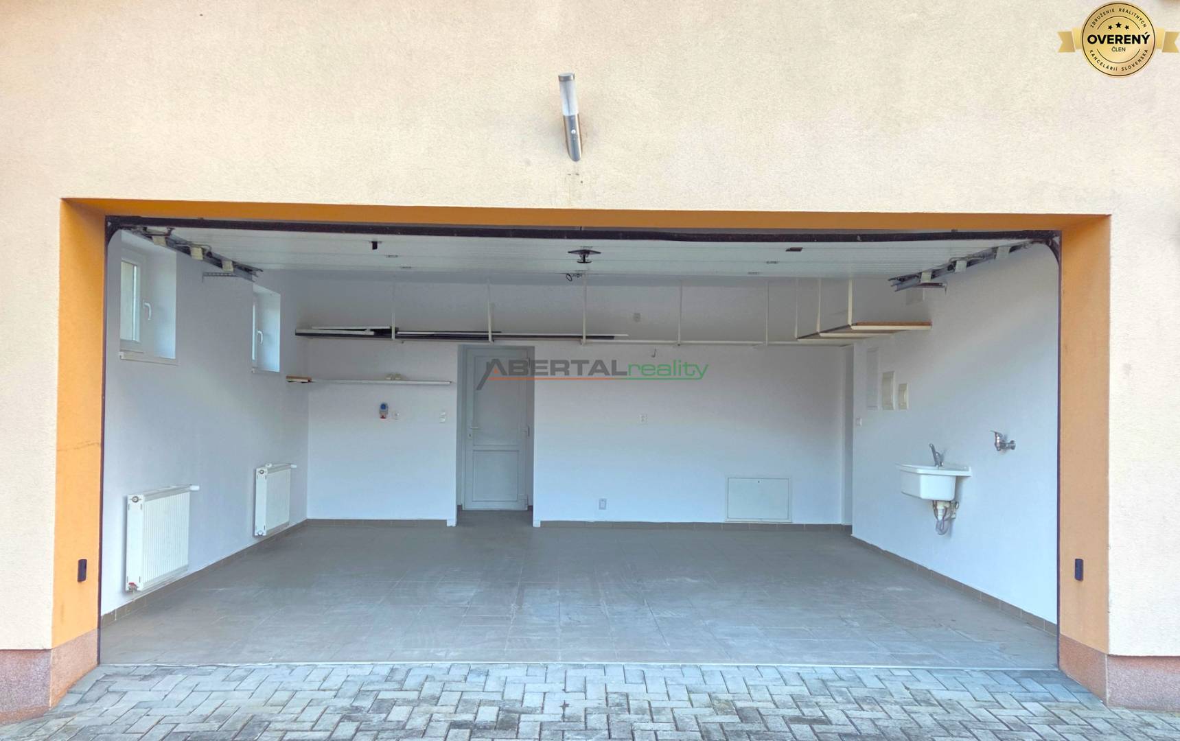 Predaj, rodinný dom, 6 izbový, Chorvátsky Grob časť Čierna Voda, dvojgaráž, voda, elektrika.jpg