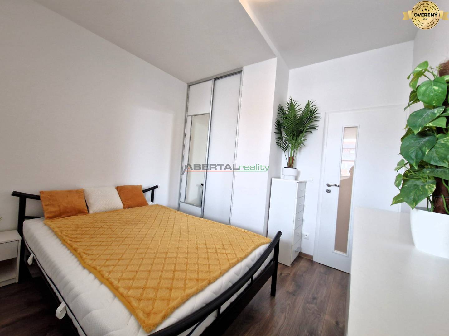 10_2izb Beskydska_spalna a roldor.jpg