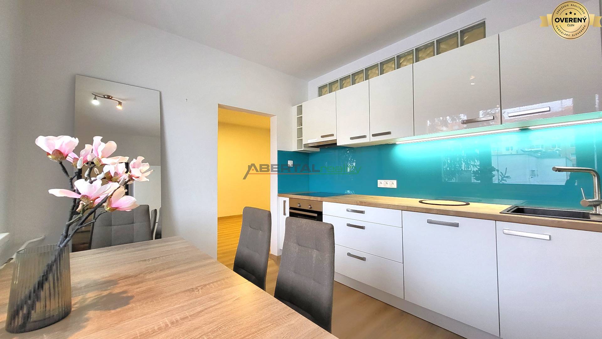 4 izbovy byt, Polomska, Vlcince, Kuchyna.jpg