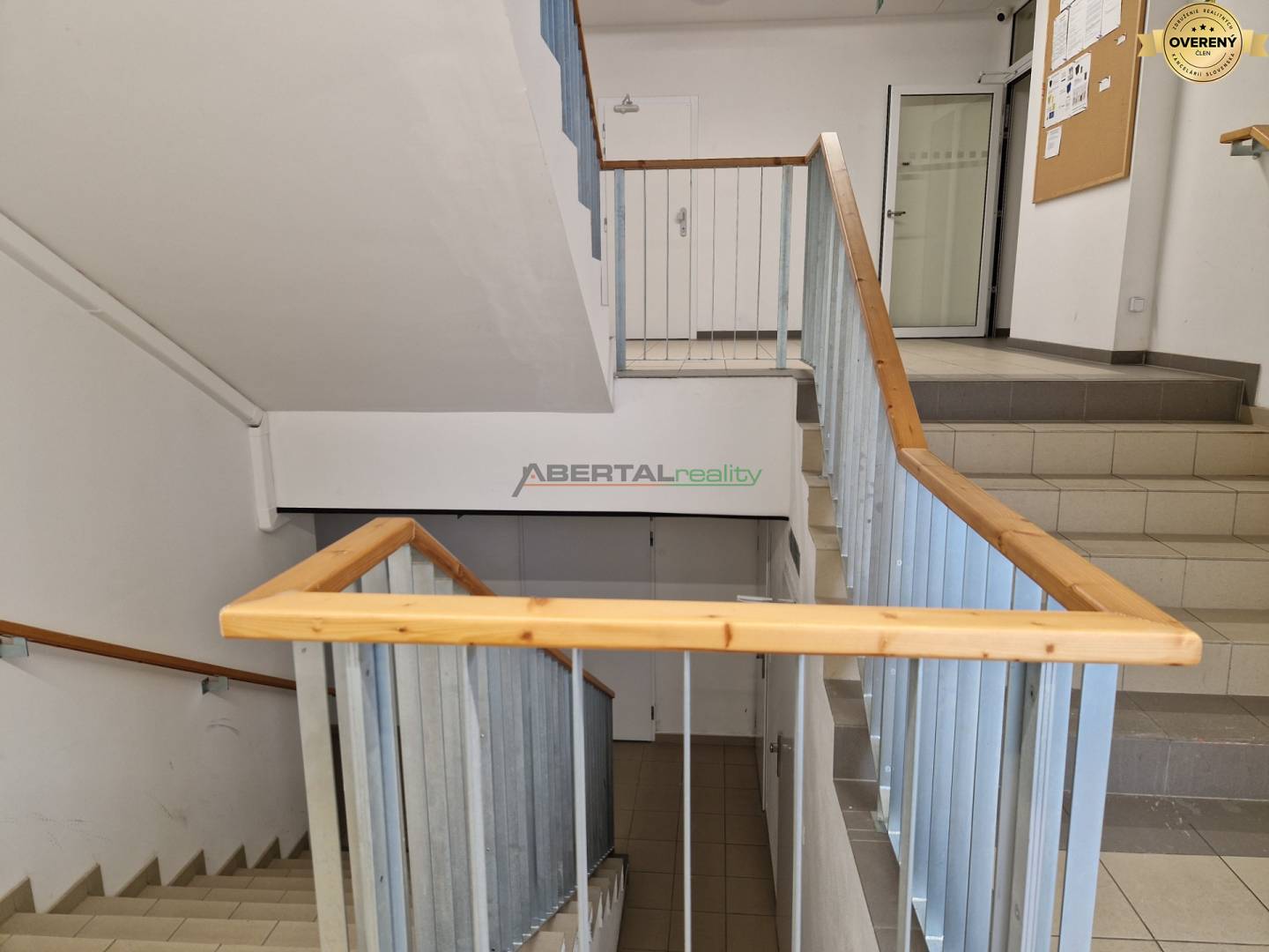 17_2izb Beskydska_schody k pivniciam.jpg