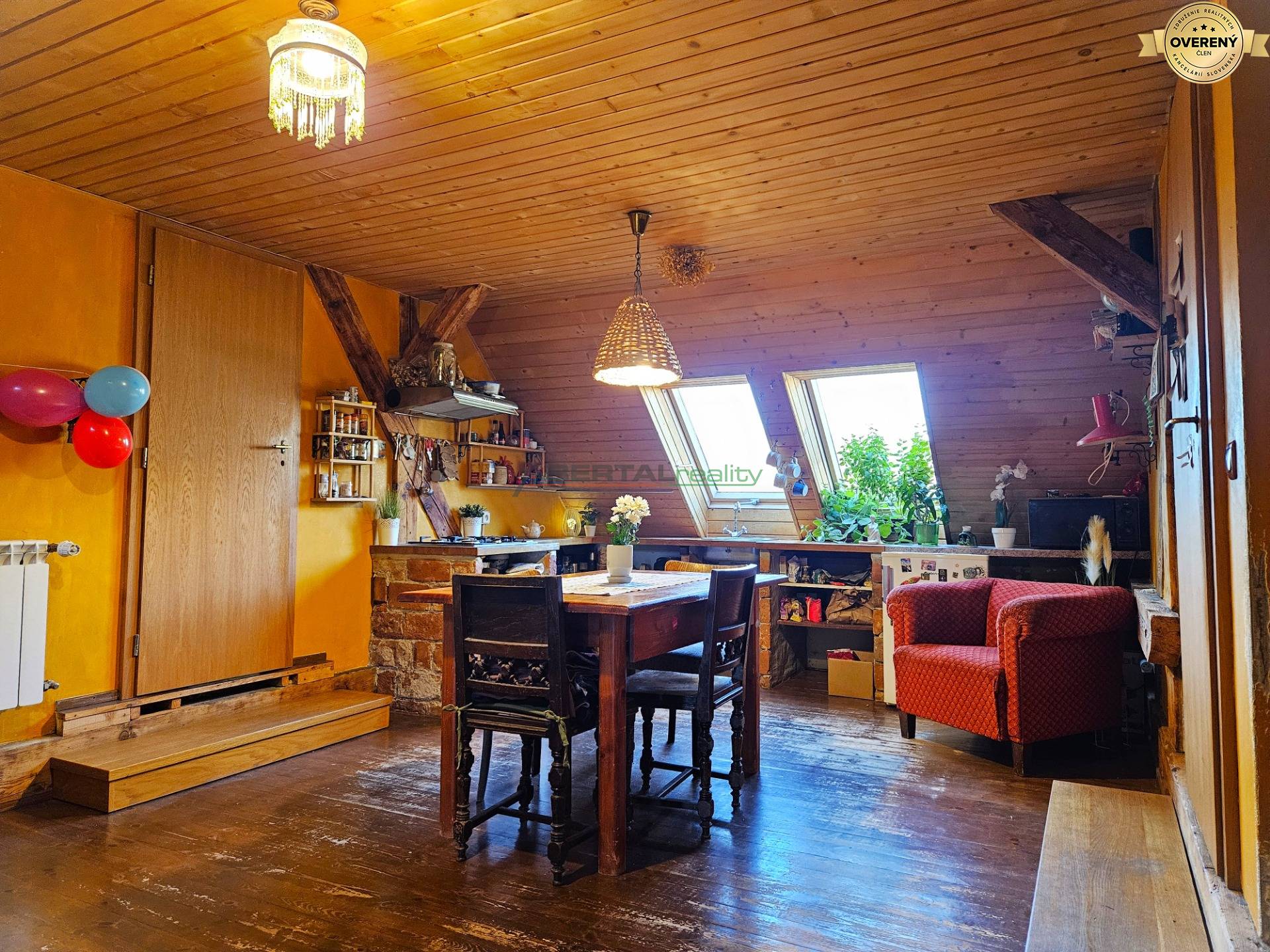 Predaj, 3 izbový byt, mezonet, Košice, Staré mesto, Sever, kuchyňa + obývacia izba.jpg