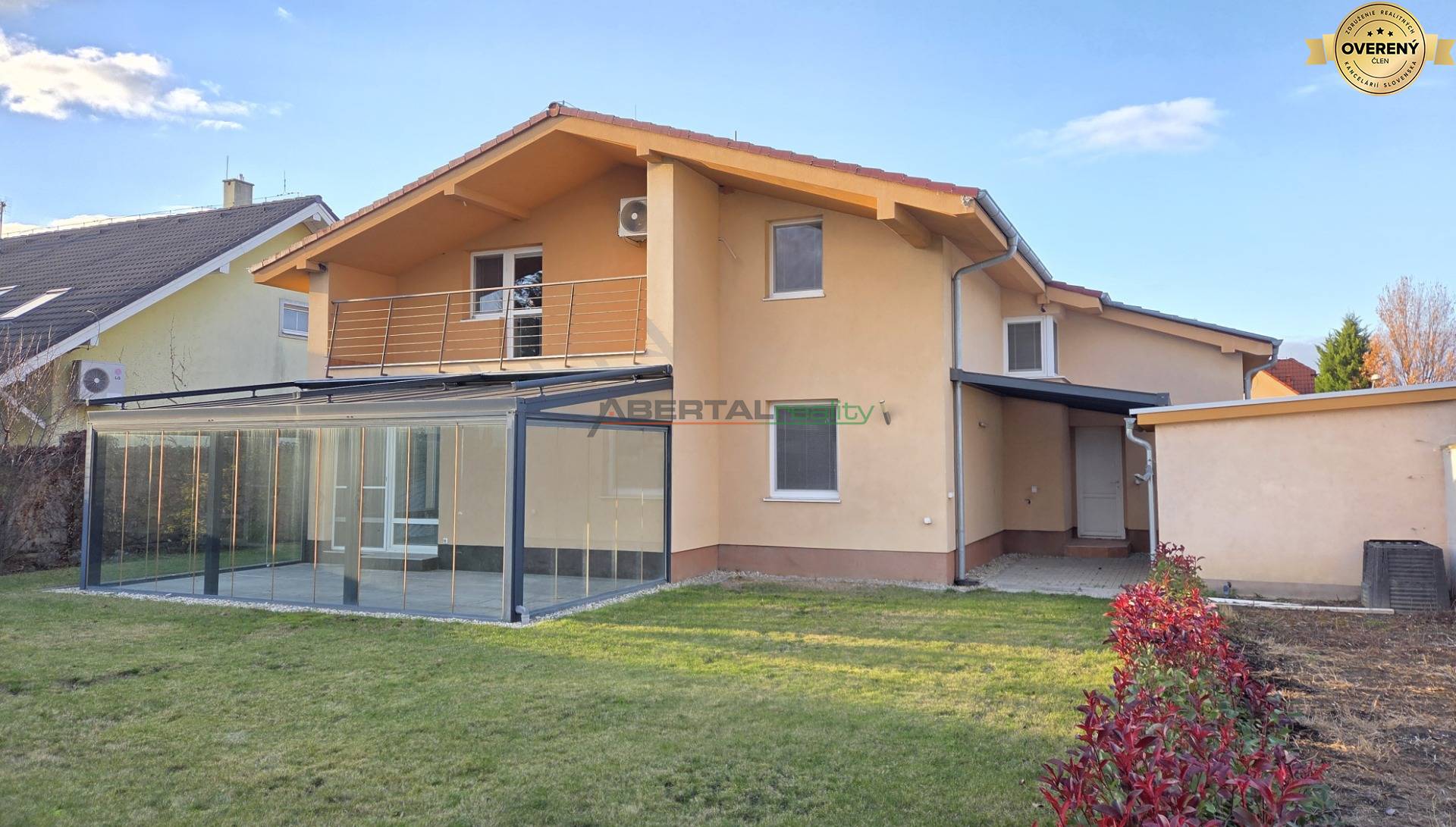 Predaj, rodinný dom, 6 izbový, Chorvátsky Grob časť Čierna Voda, dvojgaráž, záhrada.jpg