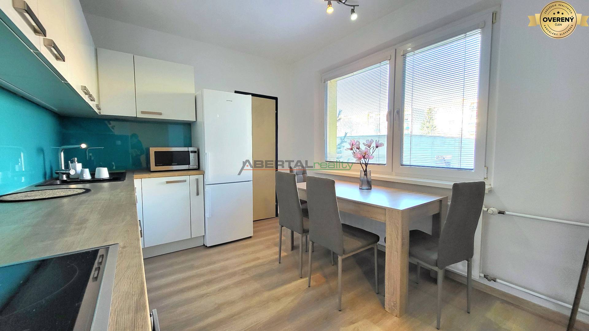 4 izbovy byt, Polomska, Vlcince, moderna kuchyna.jpg