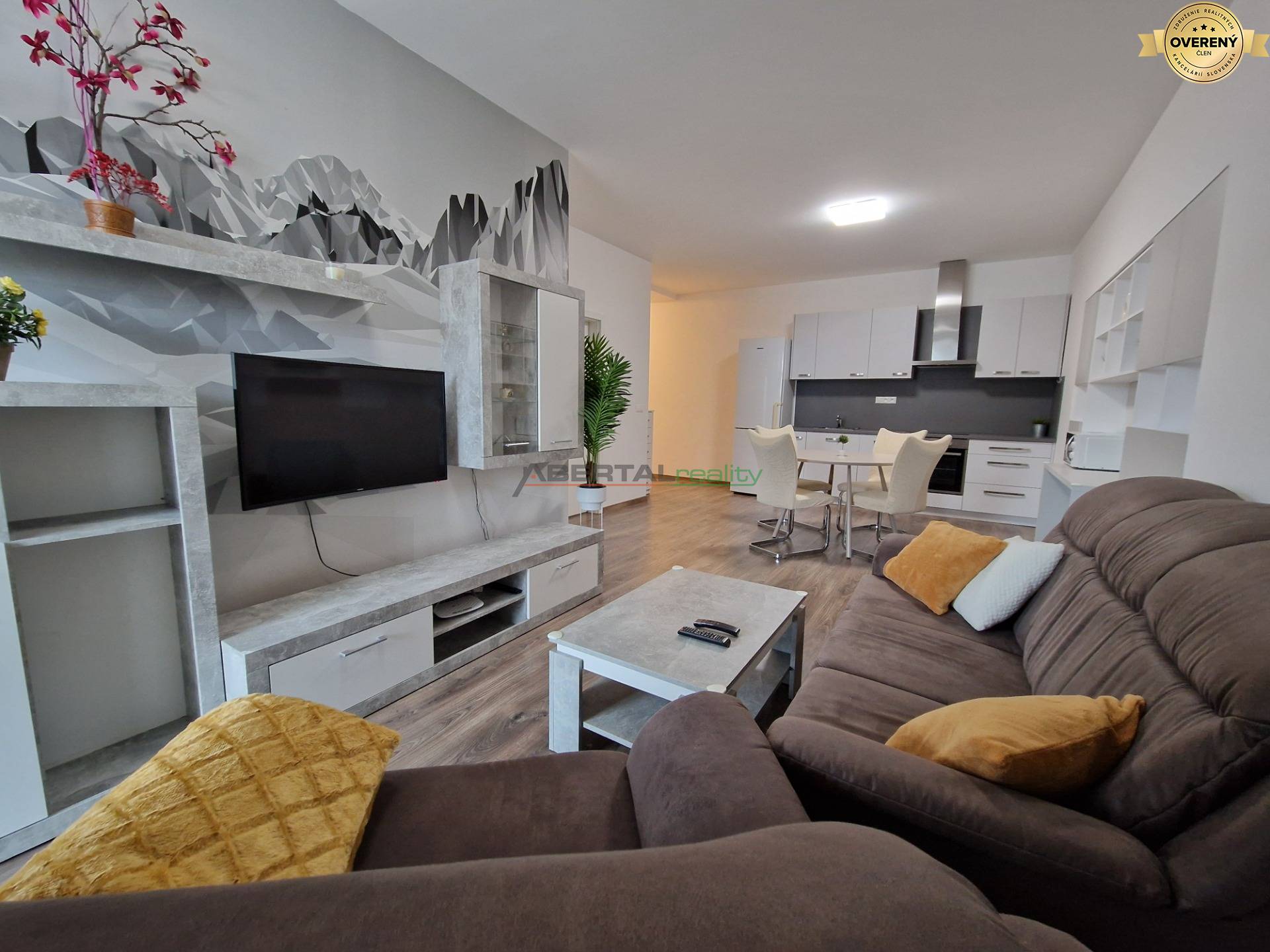 02_2izb Beskydska_obyvacka.jpg