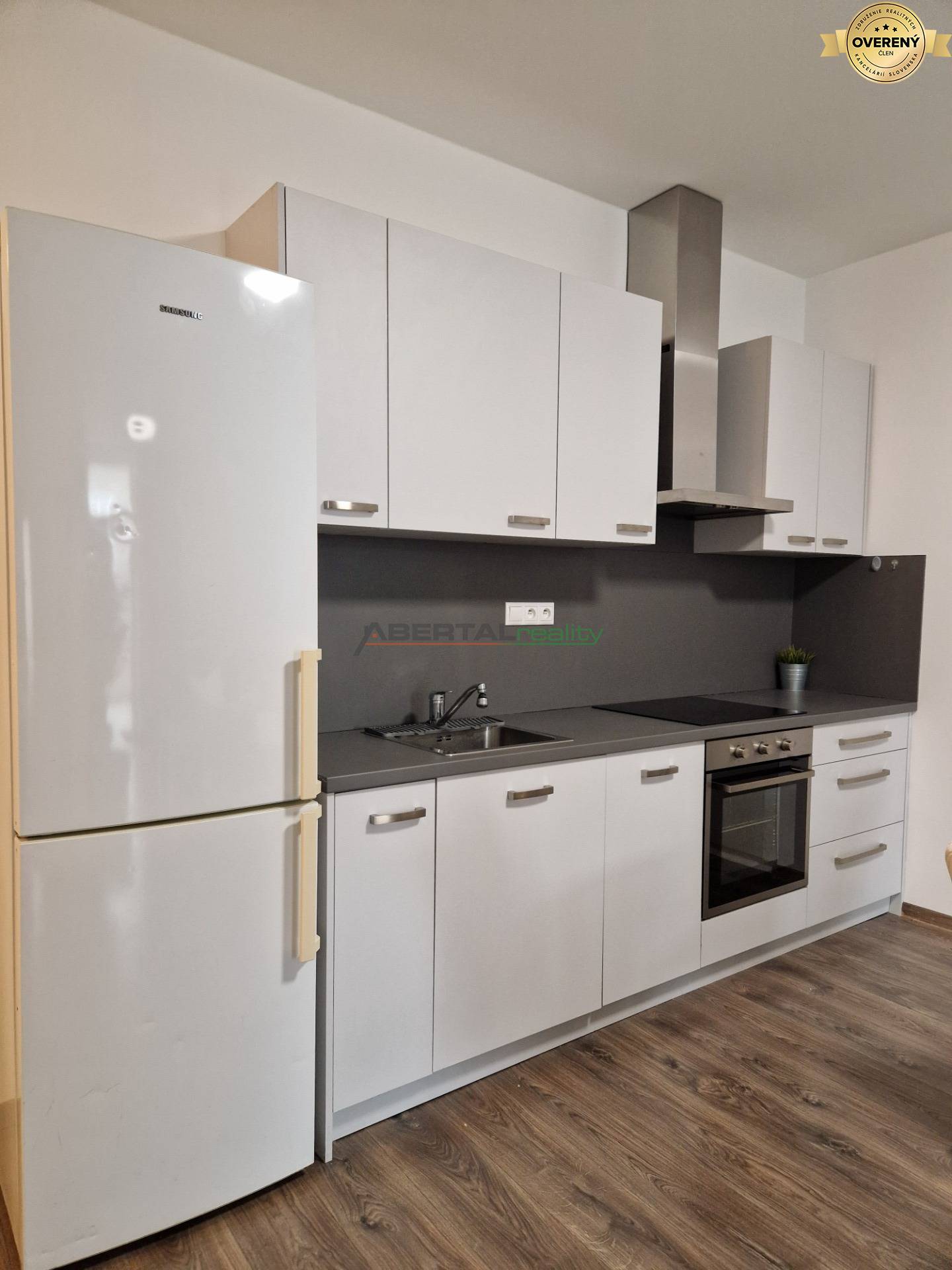 06_2izb Beskydska_kuchynska linka.jpg