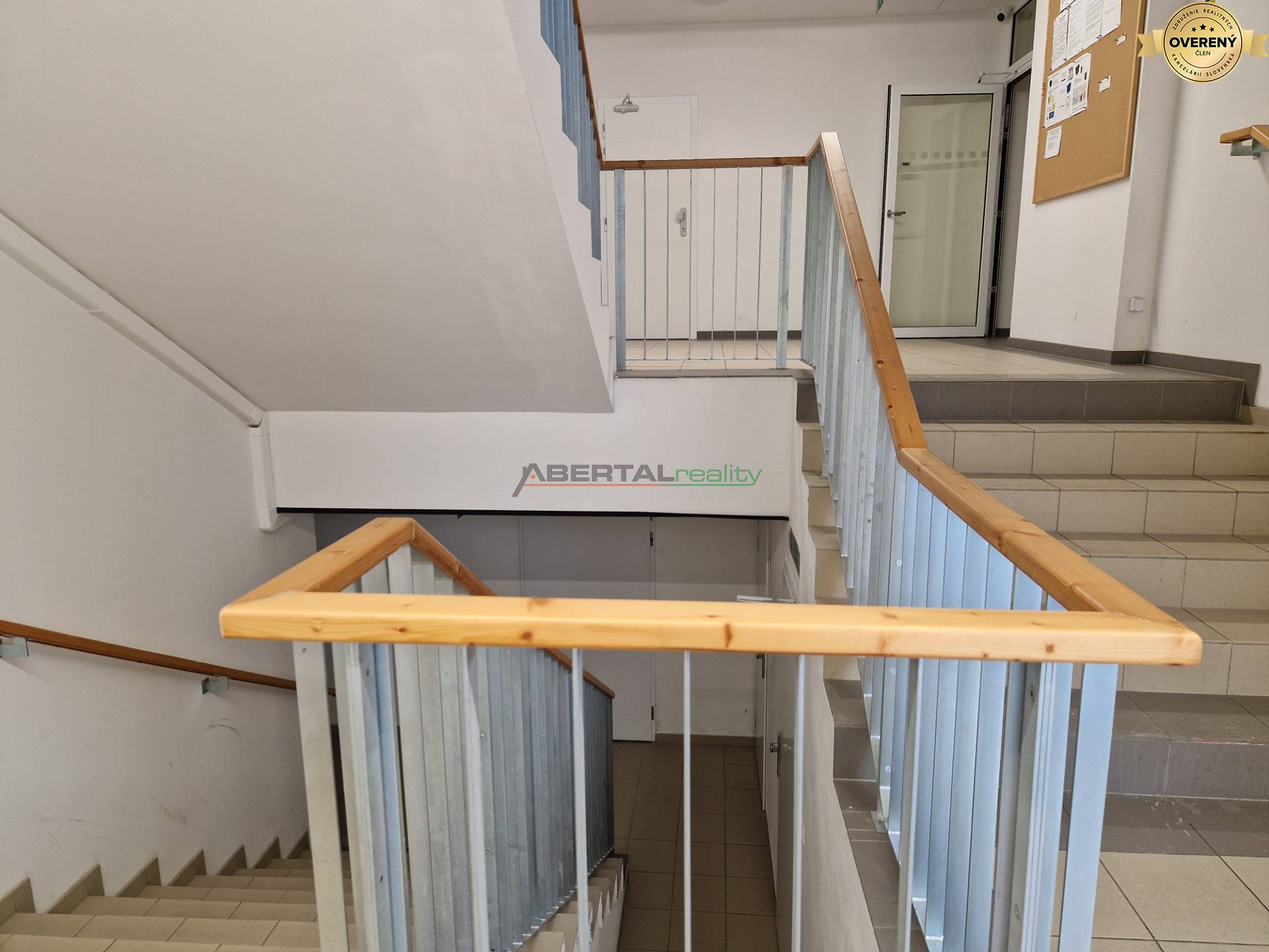 17_2izb Beskydska_schody k pivniciam.jpg