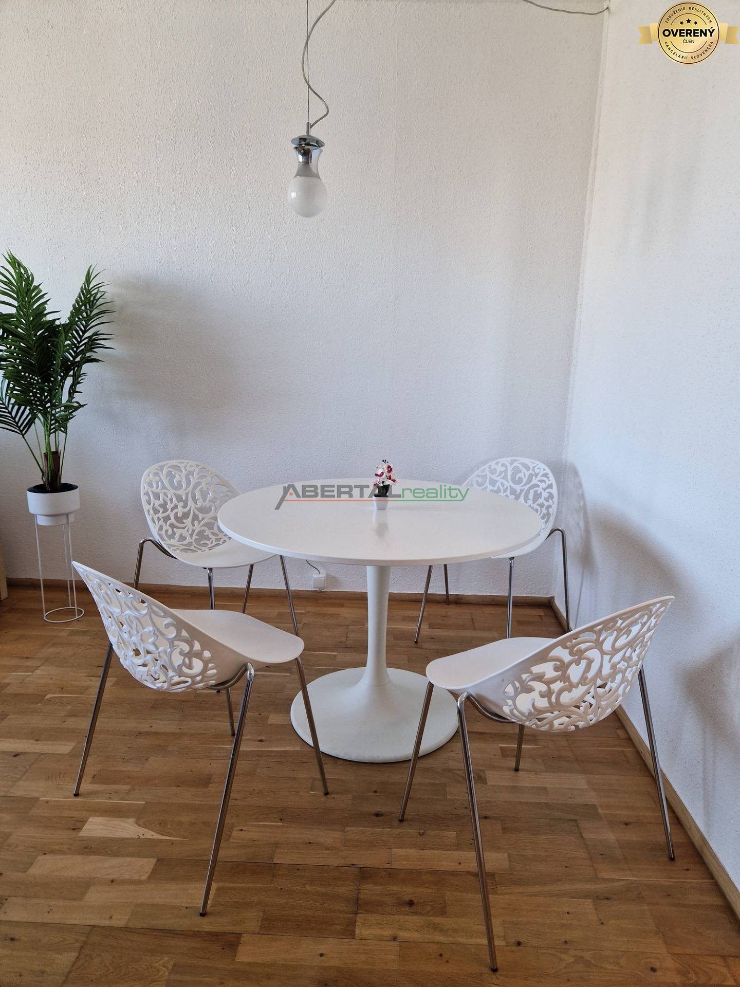 03 jedalensky kut.jpg