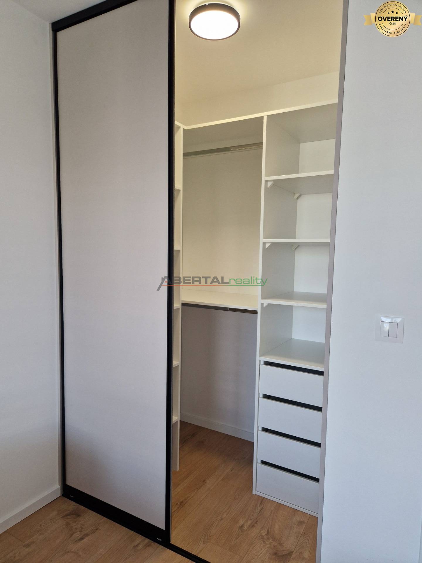 10 spalna_satnik.jpg