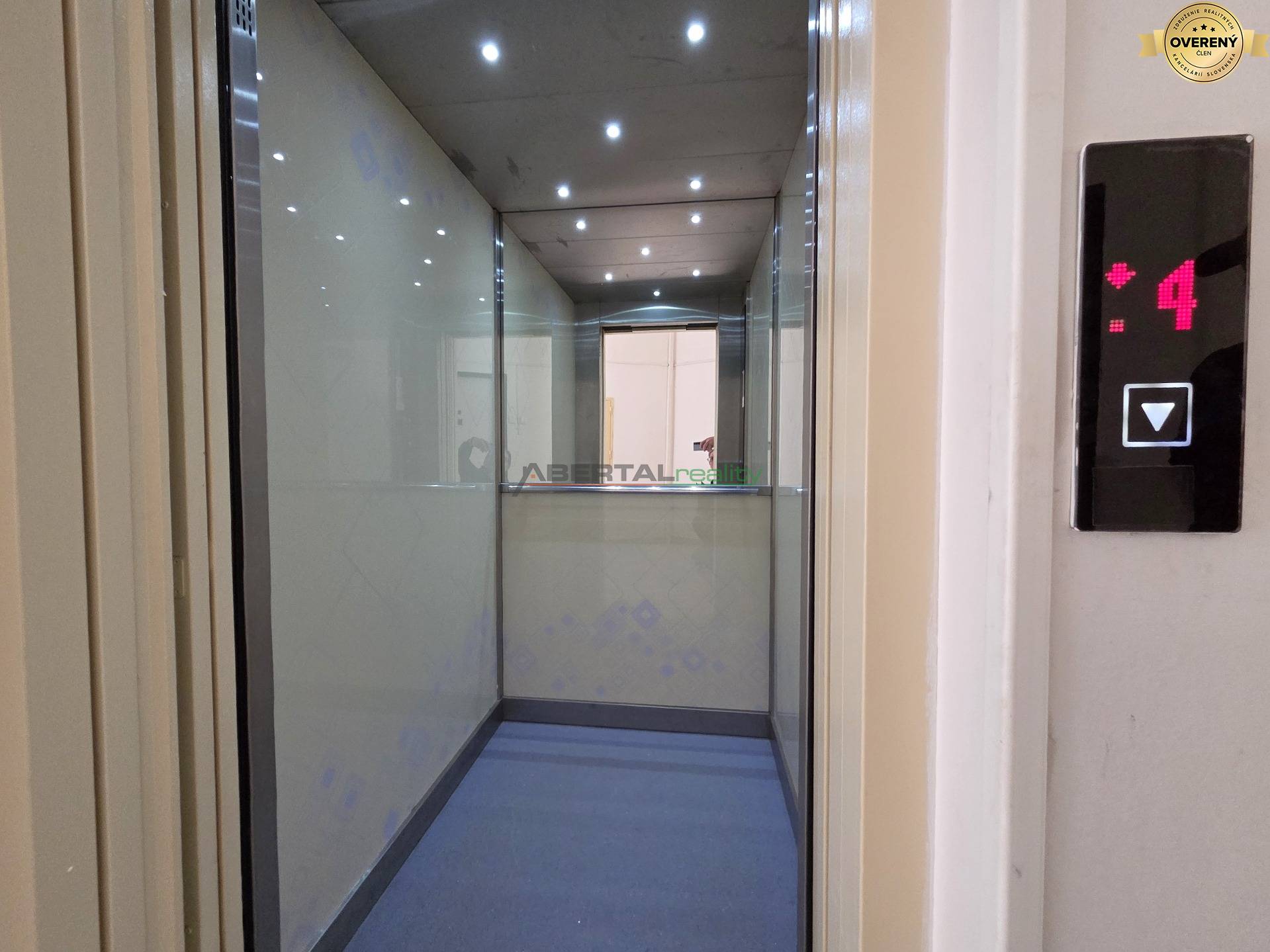 Predaj, 3 izbový byt, československej armády, Košice, výťah.jpg