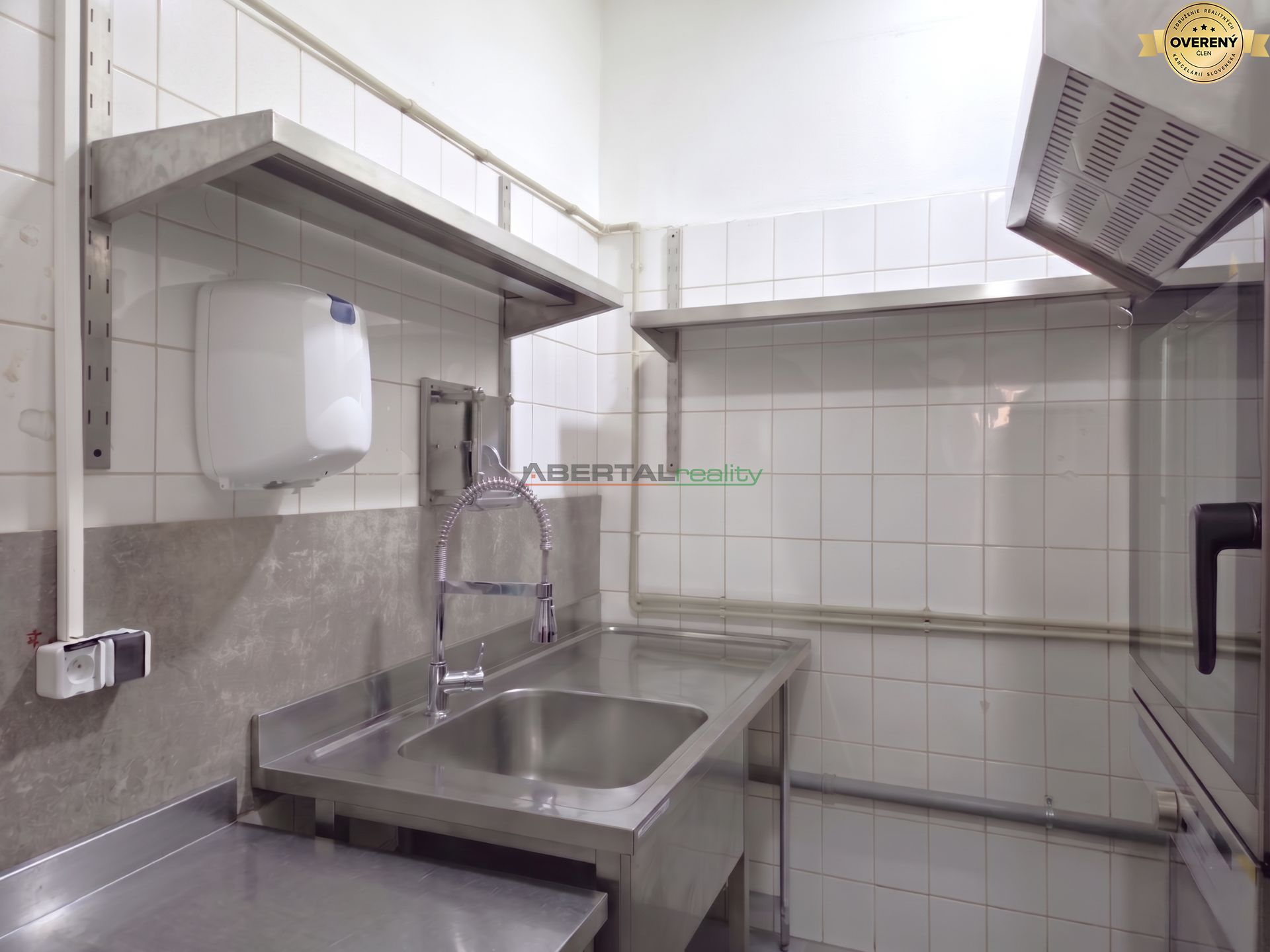 Predaj - mariánska gastro priestor prerobený, prípravovňa.png