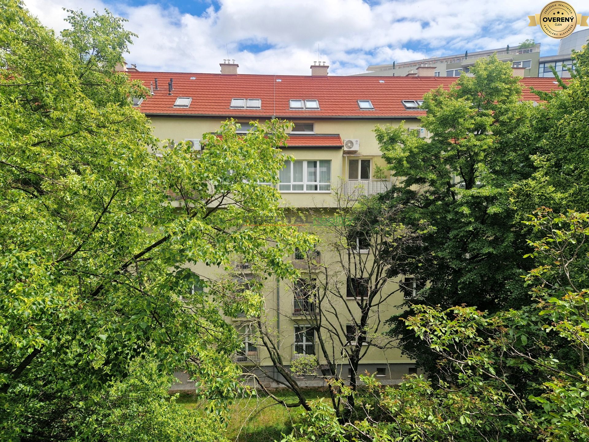 27 vyhlad z pavlace_Kvetna.jpg