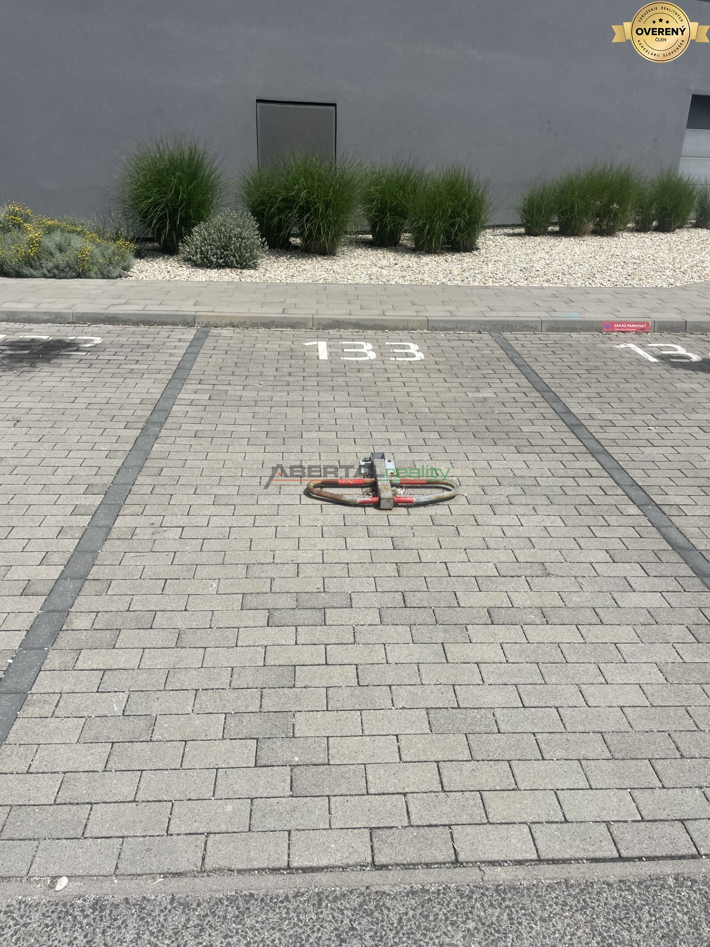 Prenájom, 2izbový byt, Inovecká, parking, loggia, parkovanie.jpg