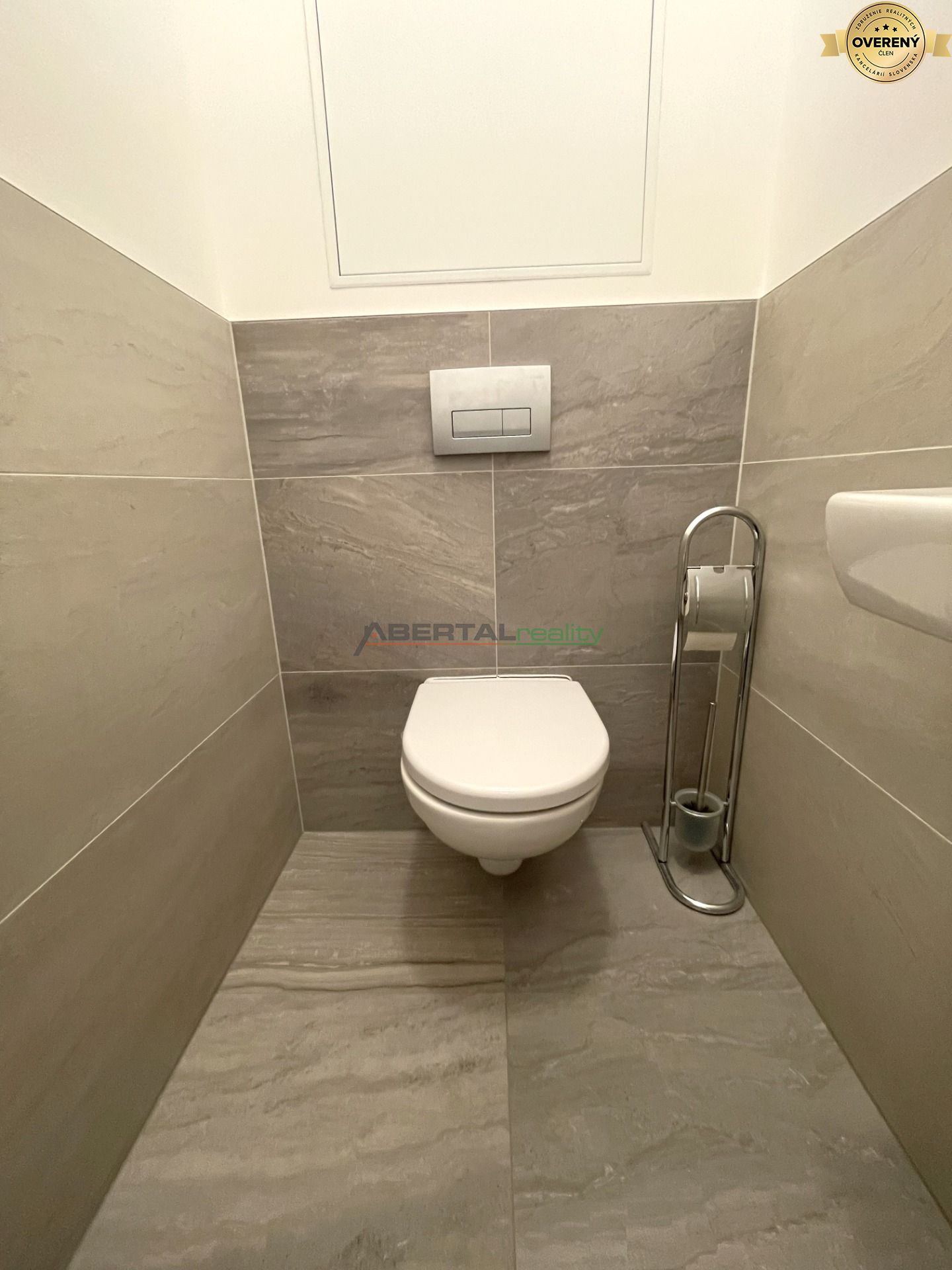 Prenájom, 2izbový byt, Inovecká, parking, loggia,WC.jpg