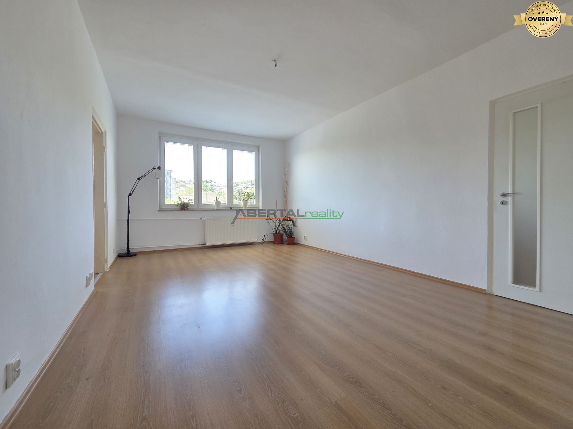 Predaj, Sibírska ulica, Nové mesto - Bratislava, 2i byt, obývačka 2.jpg