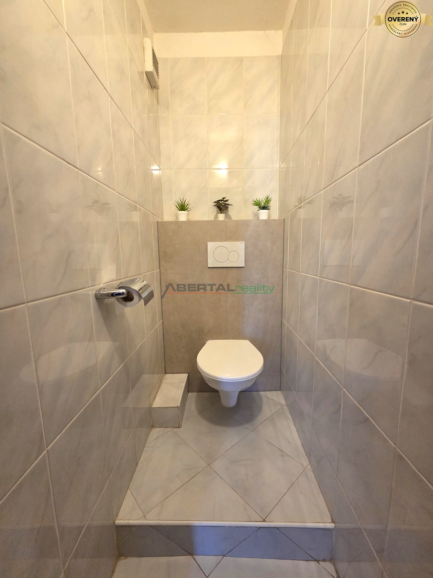3 izbový byt Podunajské Biskupice Dudvážska WC.jpg