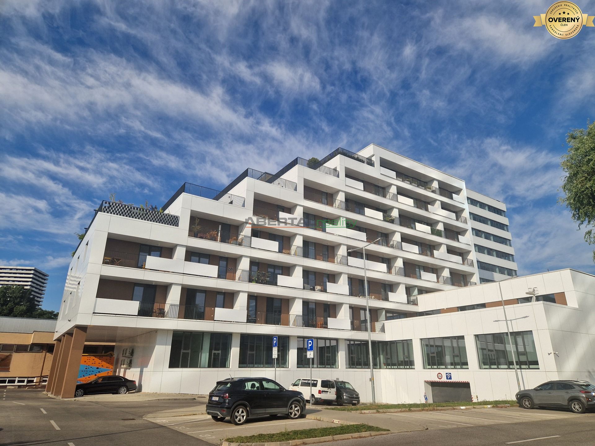 Prenájom, 3i byt, Junácka, Nové mesto - BA, parking, klima, loggia, II.jpg