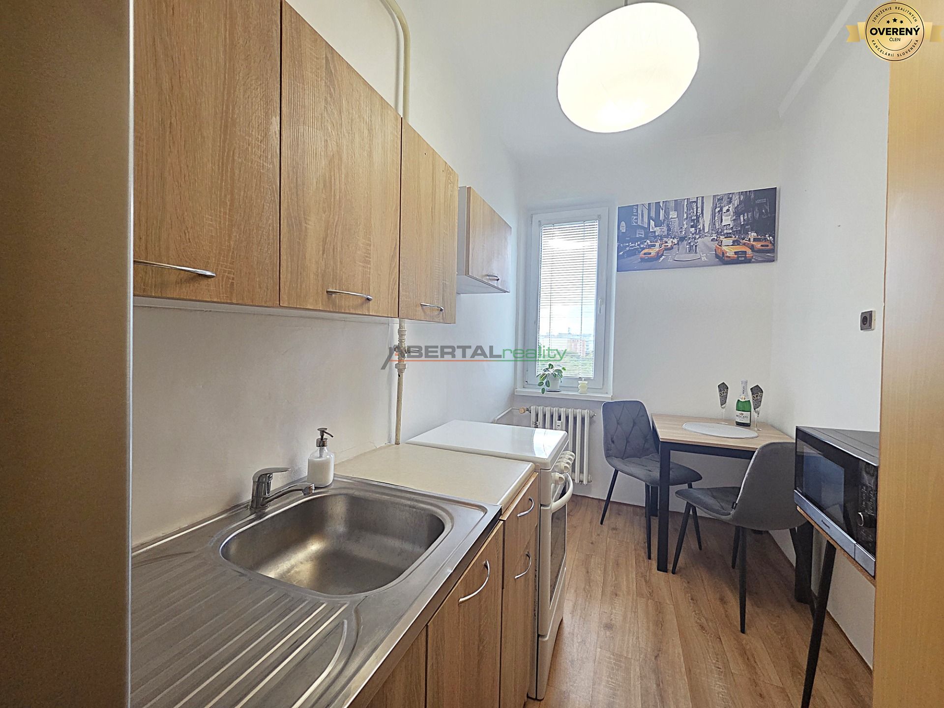 Prenájom, 1 izbový byt, Mesačná, Bratislava, kuchyňa 2.jpg